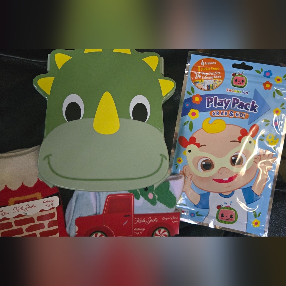 Little Kids Gift 4pc Bundle CoComelon Bento Box 2pair Of Socks - Picture 2 of 6